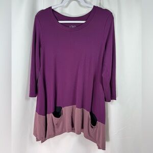Logo by Lori Goldstein Knit Top With Contrast Hem & Pockets M